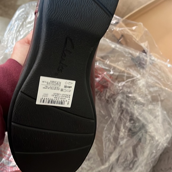 Clarks great comfort short boot with side zipper. Never worn. In the Boxsize 9M - Picture 3 of 7